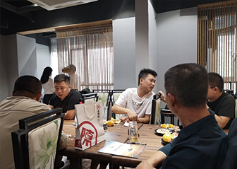 合伙人討論